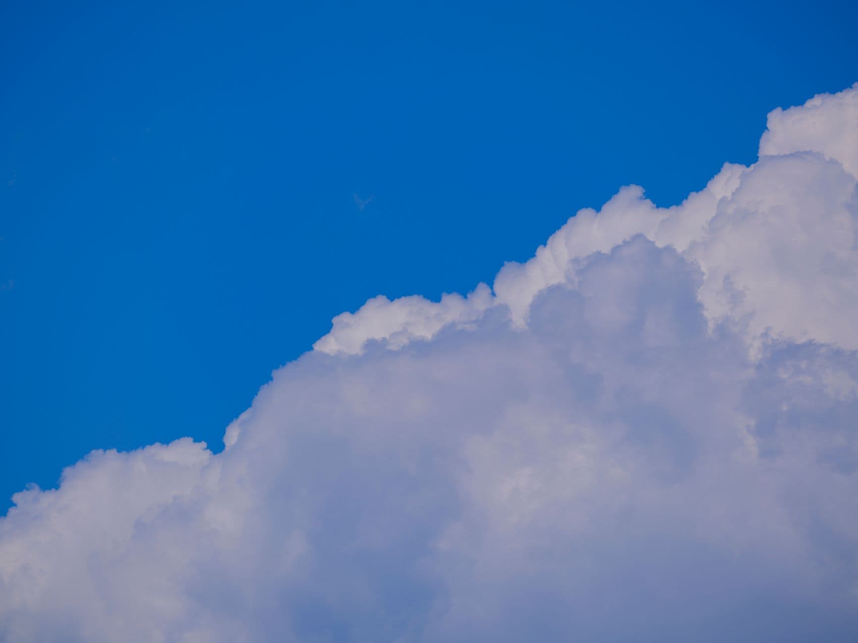 Vivid cumulus clouds with a clear blue sky, capturing atmospheric beauty and calmness.